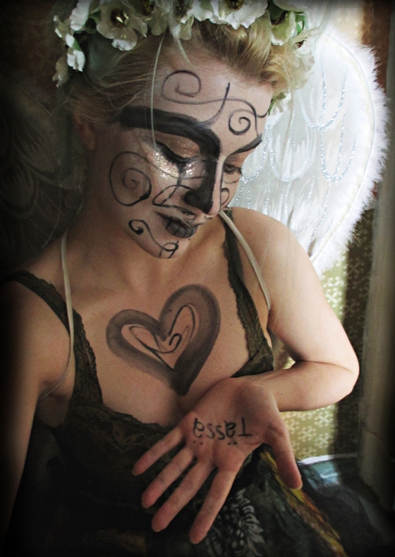 Tässä: Tarinoita minussa minusta minuun