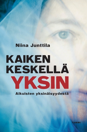 Kaiken keskellä yksin (e-bok) av Niina Junttila