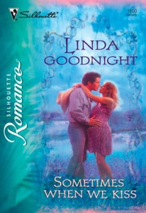 Sometimes When We Kiss (ebok) av Linda Goodni