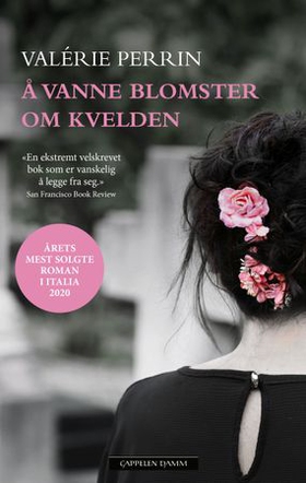 Å vanne blomster om kvelden