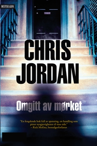 Omgitt av mørket (ebok) av Chris Jordan